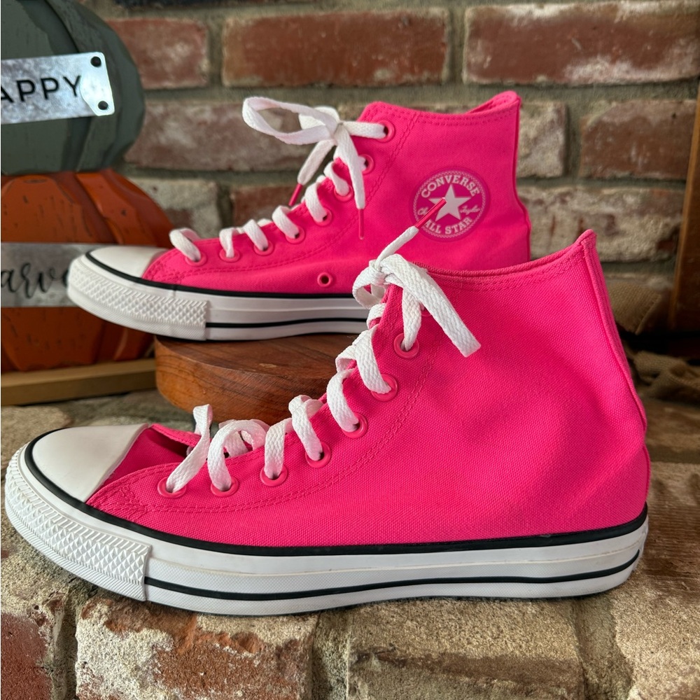 Converse Women's Size 9.5 or Men’s 7.5 Bright Pink High-Tops